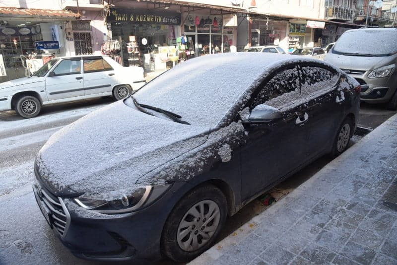 DURSUNBEY'DE YOLLAR BUZ TUTTU