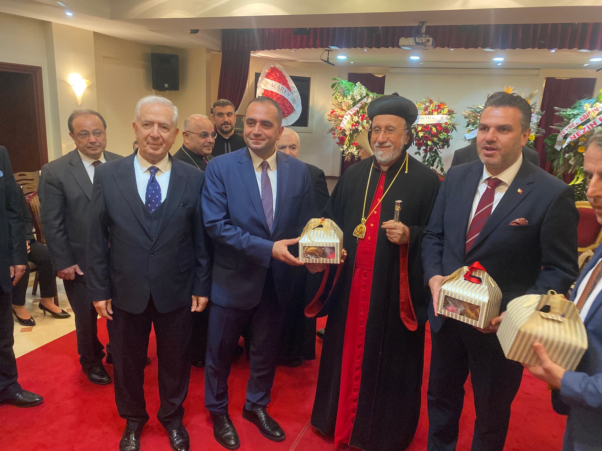 AK PARTİ MİLLETVEKİLİ ADAYI SIVACIOĞLU'NDAN 'PASKALYA BAYRAMI' ZİYARETİ