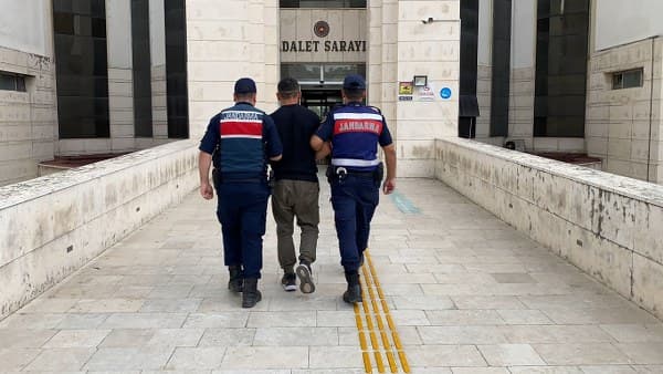 Jandarma Asayiş Timleri, aranan şahıslara yönelik çalışmalarını hız kesmeden devam ediyor.