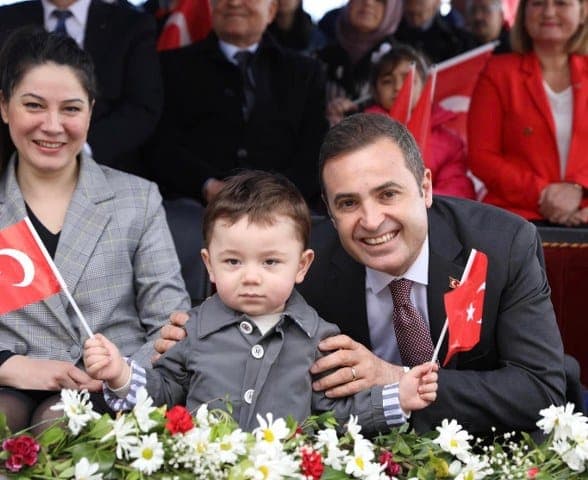 CHP Genel Başkan Yardımcısı Ahmet Akın, eğitim-öğretim yılının sona ermesi ve Yükseköğretim Kurumları Sınavı’nın (YKS) oturumlarının tamamlanmasıyla partili belediyelerin ücretsiz ya da uygun koşullarda kültürel, sportif ve eğitsel etkinlikleri hayata geçirmesi ve hiçbir ayrım yapmadan tüm çocuk ve gençleri saracak hizmetleri sunması yönünde talimat verdi.