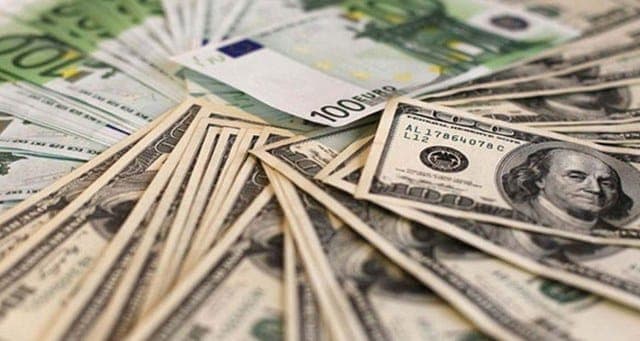 28 Temmuz ile biten haftada, Merkez Bankası'nın net rezervi 13,6 milyar dolardan 10,8 milyar dolara düşerek geriledi. Böylece, TCMB rezervin