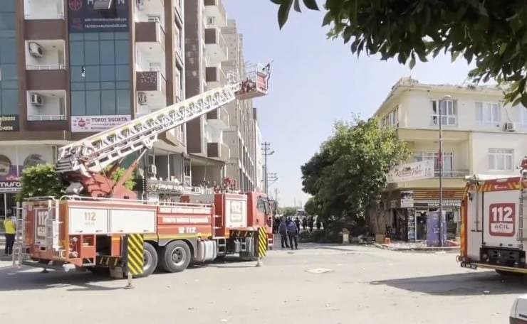 Hatay, Payas, patlama, çatı katı, gaz kaçağı, itfaiye, polis, Fahrettin Altay Caddesi, molozlar, soruşturma