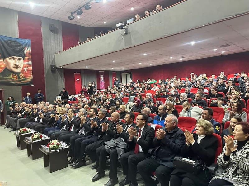 Bandırma 10 Kasım töreni, Atatürk