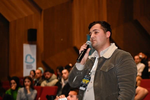 Gençler sordu Başkan Akın cevapladı