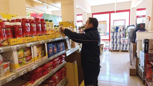 Gönen Belediye Başkanı İbrahim Palaz, denetimlerle ilgili yaptığı açıklamada, halk sağlığının ve ekonomik güvenliğin öncelikli olduğunu vurguladı. Başkan Palaz, “Vatandaşlarımızın güvenli, sağlıklı ve adil fiyatlarla alışveriş yapabilmesi için denetimlerimizi sürdürüyoruz. Halkımızın sağlığını ve cebini hiçe sayan hiçbir işletmeye göz yummayacağız” dedi.