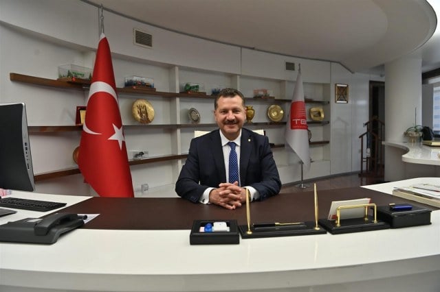 Balıkesir Büyükşehir Belediye Başkanı Yücel Yılmaz, Birleşmiş Kentler ve Yerel Yönetimler Dünya Teşkilatı Başkan Yardımcılığı ve Yönetim İçin Gelecek Paktı Elçiliği görevlerinin ardından Türkiye Belediyeler Birliği Başkanlığı'na seçildi. Başkan Yılmaz, koltuğu Gaziantep Belediye Başkanı Fatma Şahin'den devraldı.