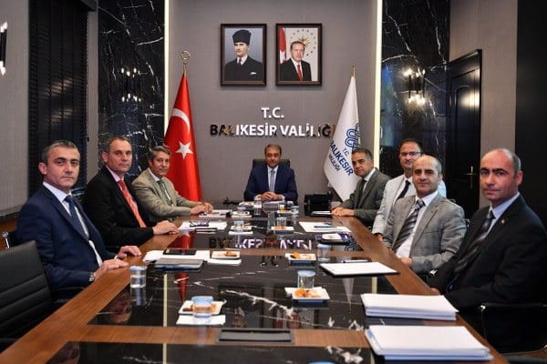 Vali Hasan Şıldak başkanlığında Balıkesir'de eğitim alanındaki çalışmaların değerlendirildiği bir toplantı gerçekleştirildi.