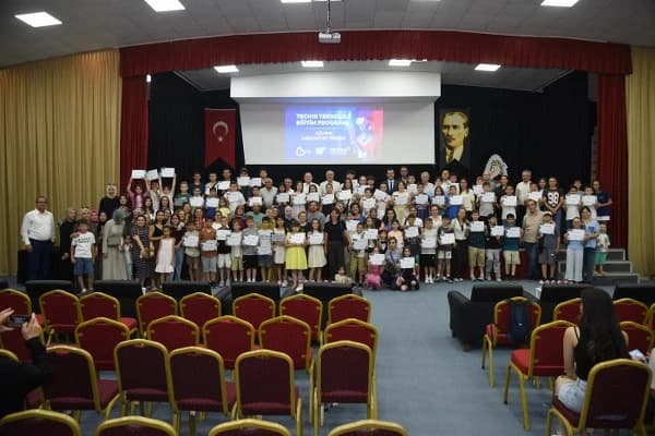 Gönen TECH10’da 288 Öğrenci Mezuniyet Sevinci Yaşadı