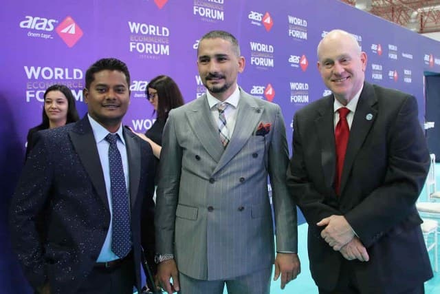 New York Ticaret Odası Başkanı Mark Jaffe, World Ecommerce Forum'da yaptığı konuşmada Türkiye'yi övdü ve güvenilir bir ticaret ortağı olarak nitelendirdi. Jaffe, Türkiye'nin Avrupa Birliği'ndeki tam ortaklığını heyecanla beklediklerini belirterek "Türkiye AB üyesi olmalıdır" dedi.