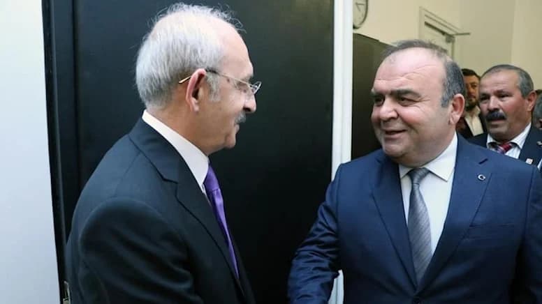 Tokat'ta CHP Erbaa İlçe Başkanı Hayri Kocaoğlu seçimlerde alınan sonuçlar nedeniyle istifa ettiğini duyurdu. Kocaoğlu, “Gelinen durum itibarıyla genel merkezimizde değişimin kaçınılmaz olduğu aşikarken sorumluluk alınmaması üzerine yapacağım bu duyuru ile bir kıvılcım yakmak istedim” ifadelerini kullandı.