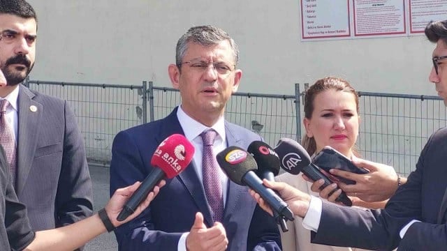Cumhuriyet Halk Partisi (CHP) Grup Başkanı ve Genel Başkan Adayı Özgür Özel, Bakırköy Kapalı Cezaevi'nde Gezi davasından tutuk