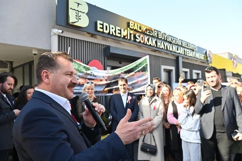 Edremit’te Mutlu Patiler Buluşmasına katılan Balıkesir Büyükşehir Belediye Başkanı Yücel Yılmaz’dan hayvanseverlere müjde; 20 ilçeye Mobil Rehabilitasyon Merkezi ve Sokak Hayvanları Tedavi Merkezi geliyor. Ayrıca şehirde Sokak Hayvanları Doğal Yaşam Alanları oluşturulacak.