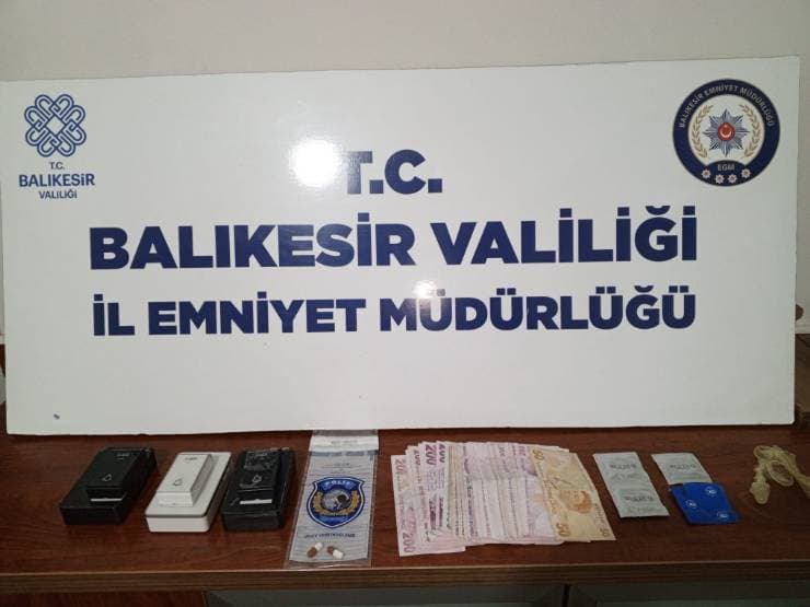 Bandırma'da Masaj Salonunda Fuhuş Operasyonu - Şüpheliler Yakalandı ve Salon Kapatıldı