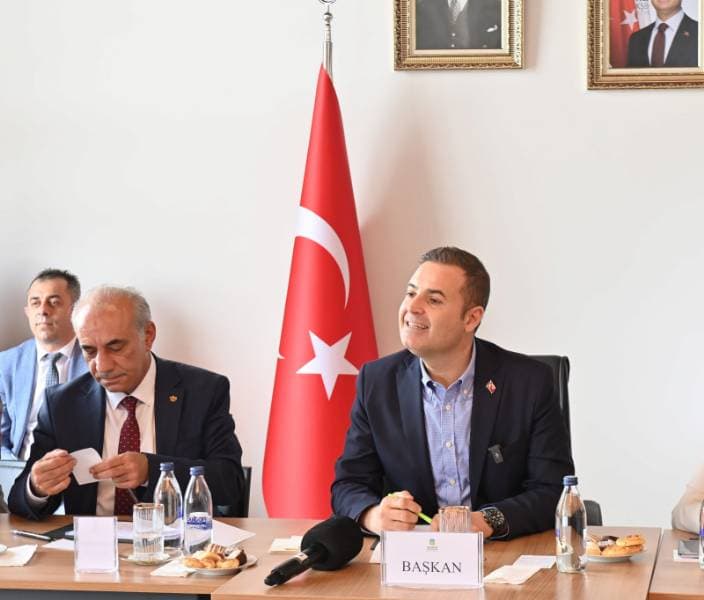 Balıkesir Büyükşehir Belediye Başkanı Ahmet Akın, Bandırma’da düzenlediği basın toplantısında deniz taksi projesinin müjdesini verdi. Bu yazdan itibaren Bandırma ve Körfez’de deniz taksiler hizmete başlayacak.