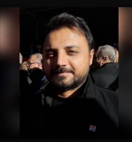 CHP Balıkesir Gömeç İlçe Başkanı Özkan Güven, AKP’nin TBMM'ye sunduğu sahipsiz hayvanlarla ilgili 17 maddelik teklifi eleştirerek, masum hayvanları öldürmenin çözüm olmayacağını vurguladı. Güven, hayvanların kısırlaştırılması, rehabilite edilmesi ve koruma altına alınması gerektiğini belirtti.