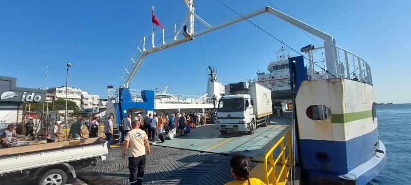 Balıkesir’de Gestaş tarafından işletilen Avşa, Marmara ve diğer adalar arası feribot ücretlerine %39 zam yapıldı. Yeni zamla birlikte Avşa Adası'na araçla geçiş ücreti 895 TL’ye yükseldi. Ada halkının tepki gösterdiği zamma ilişkin Gestaş bir açıklama yaptı.