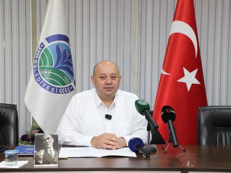 Gönen Belediye Başkanı İbrahim Palaz, düzenlediği basın toplantısında Gönen Belediyesi’nin son 6 aylık dönemdeki çalışmalarını değerlendirerek gelecekteki projelere ilişkin bilgiler verdi. Başkan Palaz, konuşmasında özellikle altyapı, üstyapı, park ve çevre düzenlemeleri ile kırsal mahallelerdeki parke taşı döşeme çalışmaları üzerine yoğunlaştı.