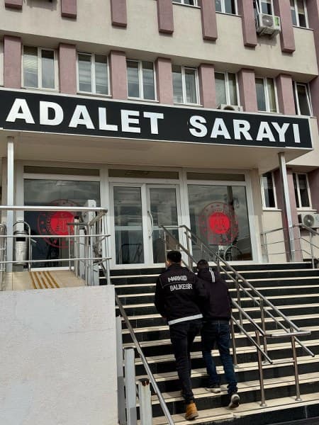 UYUŞTURUCU SATICISI NARKOTİK EKİPLERİNDEN KAÇAMADI