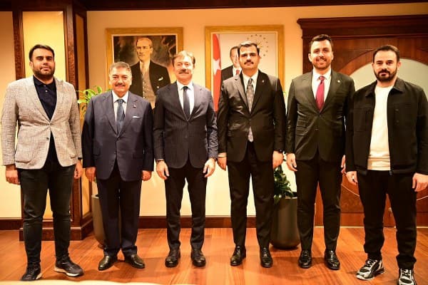 AK Parti’li Öztaylan’ın İstanbul Maratonu 9 bin 200 Araç Teslim