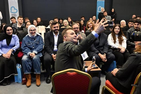 Balıkesir’de Başkan Akın gençlerle buluştu